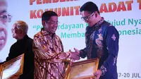 Krisna Mukti meraih penghargaan dari Menteri Sosial Idrus Marham (ist)