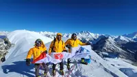 Tim Putra Perkasa Abadi (PPA) Ekspedisi Himalaya berhasil menjejakkan kaki di puncak Mera Peak, pegunungan Himalaya, Nep