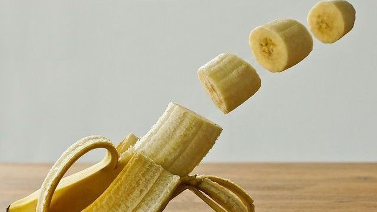 1. Pisang: Menghidrasi dan Meningkatkan Produksi Kolagen