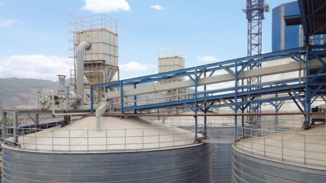 Pabrik Semen Merah Putih.