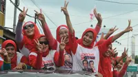 Ibu-ibu simpatisan pendukung Jokowi-JK. (Liputan6.com/Herman Zakharia)