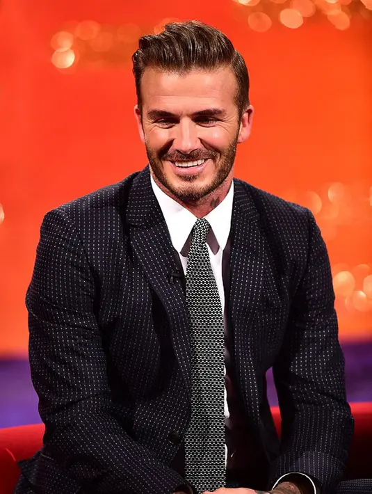 Mantan pesepakbola David Beckham tersenyum saat diwawancarai oleh Graham Norton terkait film terbaru Star Wars. (Dailymail)