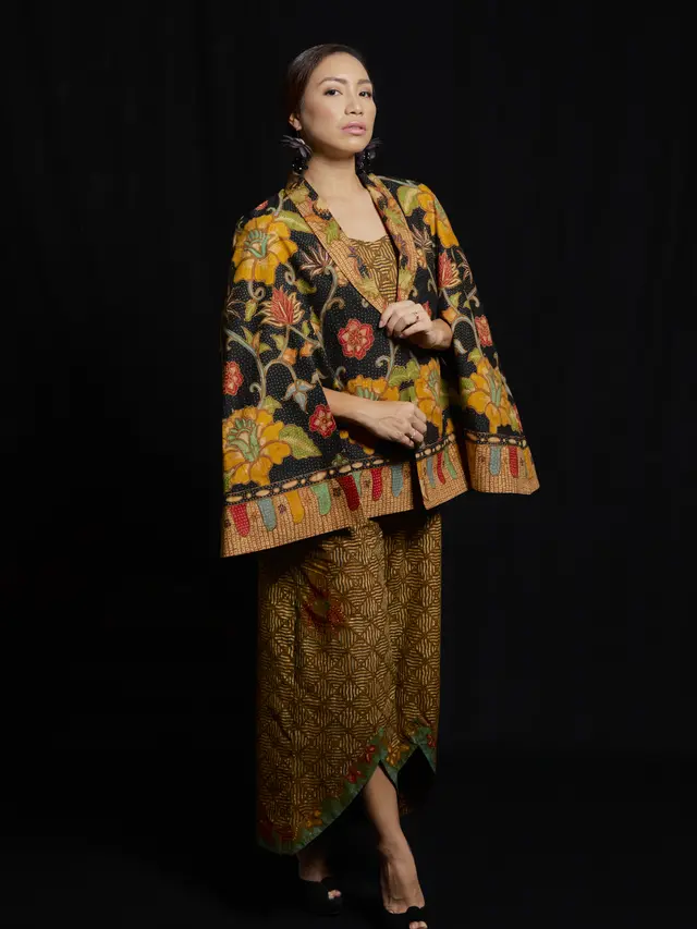 Happy Salma hingga Merry Riana Merayakan Hari Kartini dengan Mengeluarkan Koleksi Batik