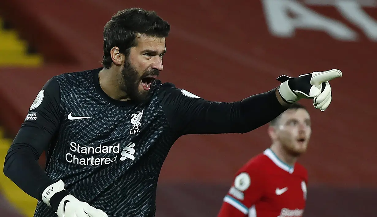 Alisson Becker. Didatangkan Liverpool dari AS Roma pada awal musim 2018/2019 dengan nilai transfer 62,5 juta Euro atau setara Rp.1,07 triliun. Terbilang sukses, ia telah tampil dalam 128 laga dengan membuat 57 clean sheet, 105 kali kebobolan dan baru saja mencetak 1 gol. (AFP/Jason Cairnduff/Pool)