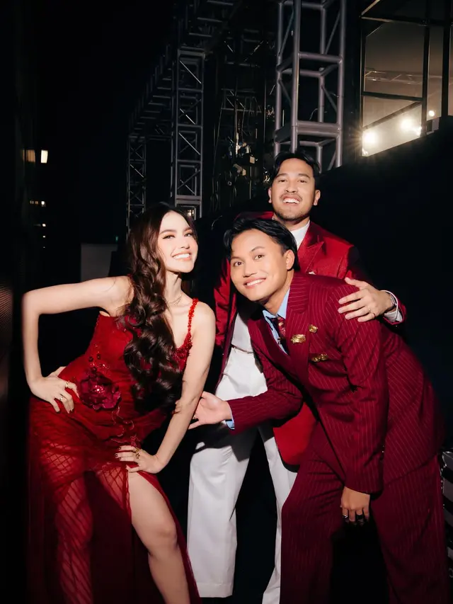 6 Potret Mahalini di Spotify Wrapped Live Indonesia 2025, Pakai 2 Gaun Dramatis