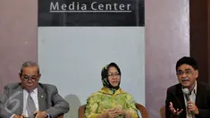 Ki-ka: Ketua Komisi II Rambe Kamarul Zaman, Pengamat Politik LIPI Siti Zuhro dan Ketua DPP PDI Perjuangan Andreas Pereira saat diskusi 'Ancaman Baru Deparpolisasi' di Kompleks Parlemen Senayan, Jakarta, Kamis (10/3/2016). (Liputan6.com/Johan Tallo)