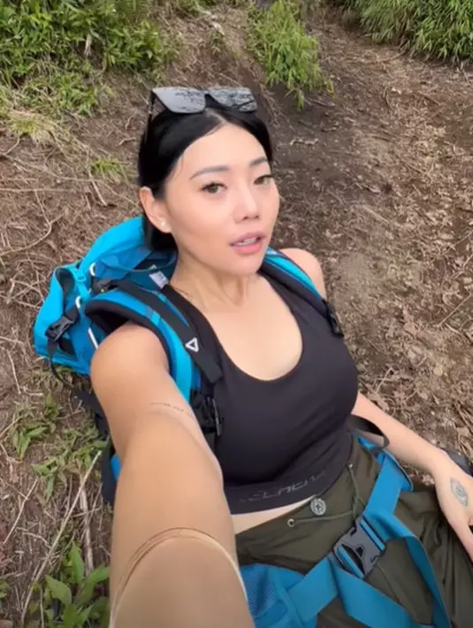 Meski tidak bisa sampai summit karena cuaca, keberanian Wendy Walters untuk naik gunung diapresiasi [@wendywalters]