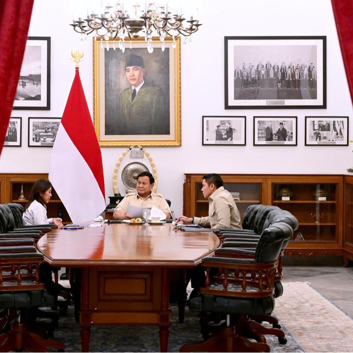 Presiden Prabowo Subianto, menerima Menteri Komunikasi dan Digital (Menkomdigi), Meutya Hafid, di Istana Merdeka, Jakarta.
