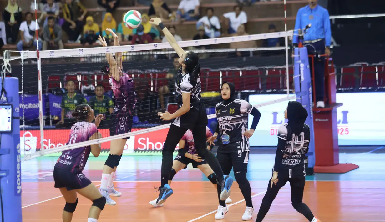 Kemenangan ini merupakan yang kedua kalinya dalam empat laga yang sudah dijalani. Kemenangan pertama didapat atas tim yang sama di putaran pertama final four, pekan lalu. Dua laga lainnya kalah atas Bank Jatim dan Petrokimia Gresik Pupuk Indonesia. (Dok. PBVSI)
