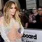 Gaun transparan Jennifer Lopez di Billboard Music Awards 2015. (foto: popsugar)