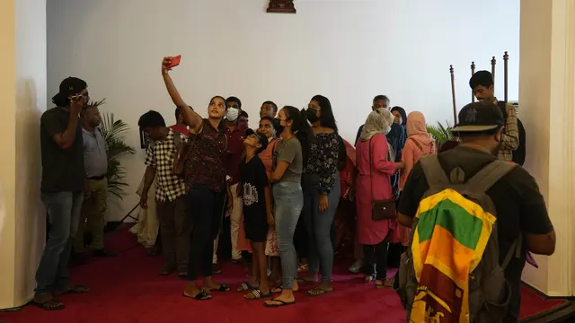 Massa Masih Kuasai Kediaman Presiden Sri Lanka Gotabaya Rajapaksa