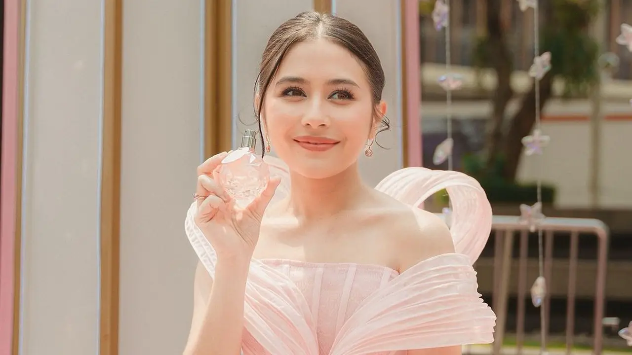 6 Gaya Prilly Latuconsina Kenakan Dress Pink, Stunning bak Princess dari Negeri Dongeng