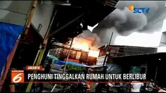 Waspadalah sebelum meninggalkan rumah untuk berlibur. Diduga korsleting listrik, sebuah rumah di kawasan Senen terbakar saat ditinggal penghuninya liburan.