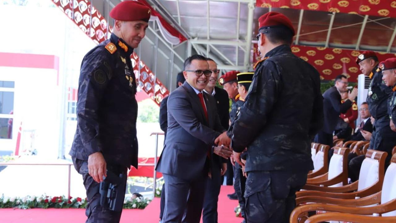 Alumni Akmil 1989 tersebut sebelumnya menjabat sebagai Staf Ahli Bidang Pertahanan dan Keamanan BIN.