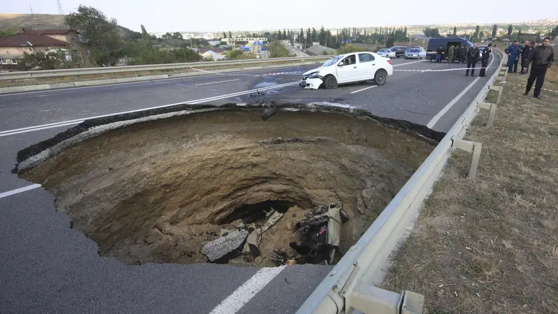 Sinkhole Crimea.