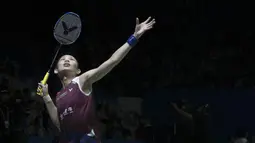 Aksi Tai Tzu Ying asal Taiwan saat berhadapan dengan Ratchanok Intanon di perempat final Indonesia OPen 2019. (Bola.com/Peksi Cahyo)