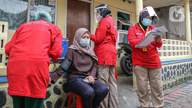 Potret Vaksinasi Door to Door bagi 1.000 Warga Bogor di Zona Merah COVID-19 - Vimarsana News