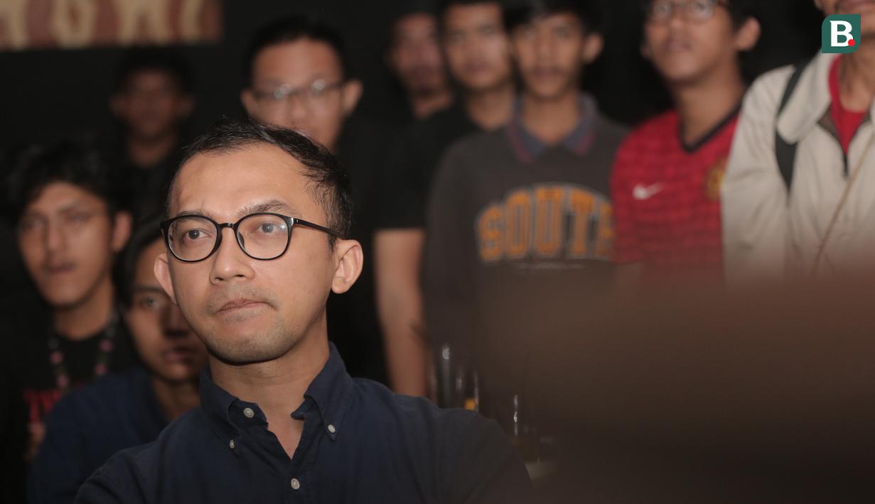 <p>Ekspresi kecewa sejumlah fans MU yang tergabung dalam United Army Indonesia saat Roaring Night Liga Inggris antara Manchester City melawan Manchester United di Fomo Bar, Melawai, Jakarta, Minggu (03/03/2024) malam WIB. (Bola.com/Pradipta Rama Baskara)</p>