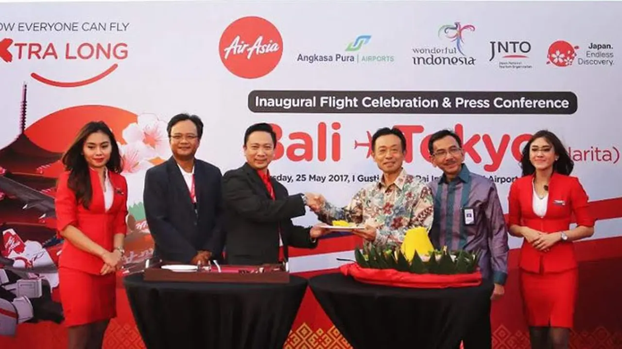 Pendaratan Perdana Air Asia dari Narita ke Bali Disambut Meriah