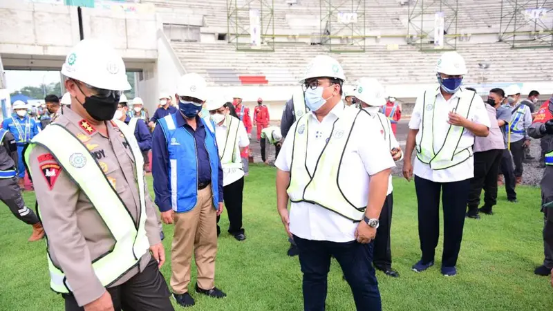 Dewan Komisaris PTPP melakukan kunjungan kerja ke Proyek Stadion Banten