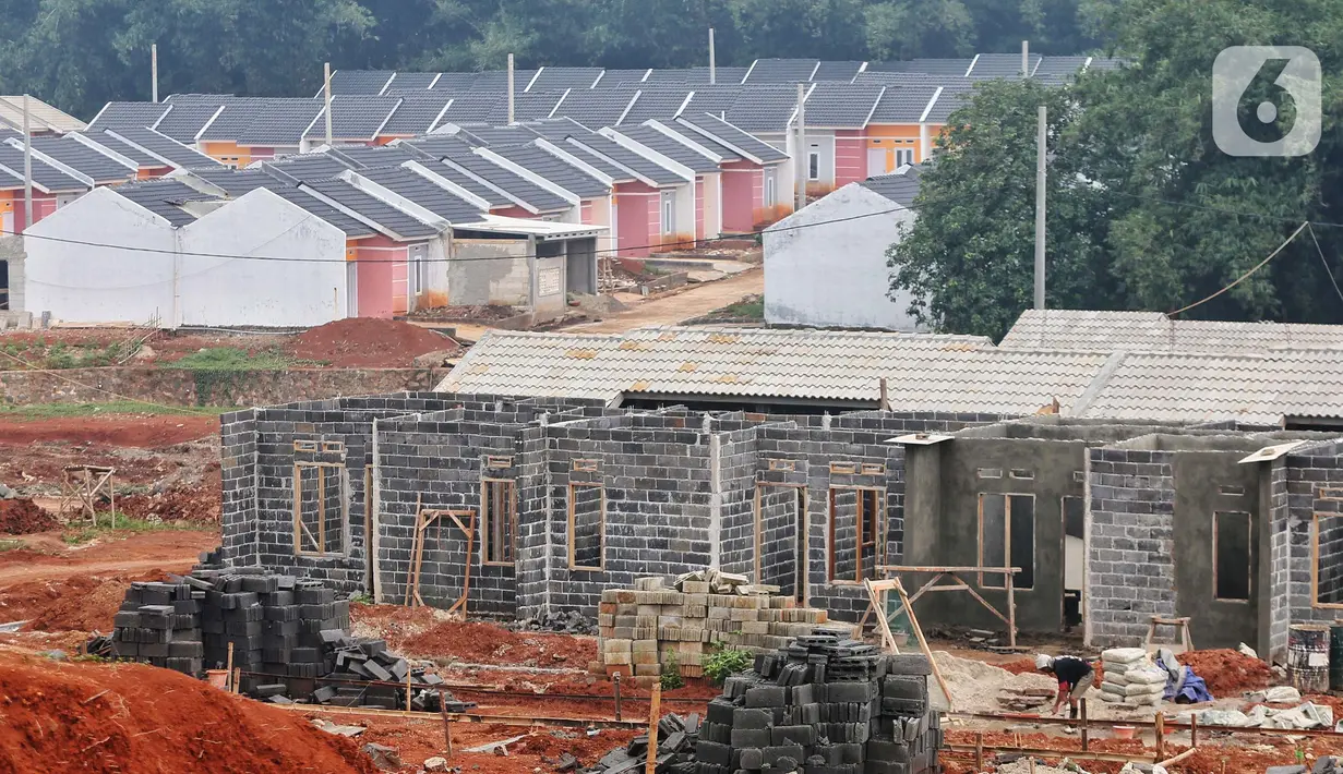 Suasana dan kondisi pembangunan salah satu perumahan bersubsidi di kawasan Kabupaten Bogor, Jawa Barat, Senin (19/2/2024). (Liputan6.com/Angga Yuniar)