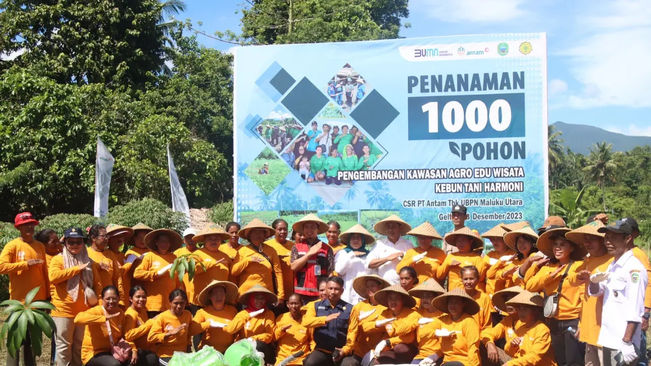 Dukung Pengembangan Agro Edu Wisata di Halmahera Timur, ANTAM Bersama Kelompok Tani Menanam 1000 Pohon Buah 
