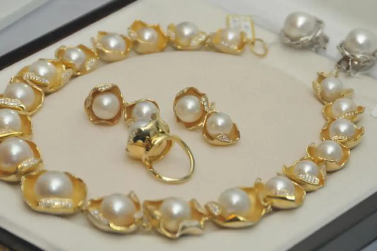 Perhiasan mutiara