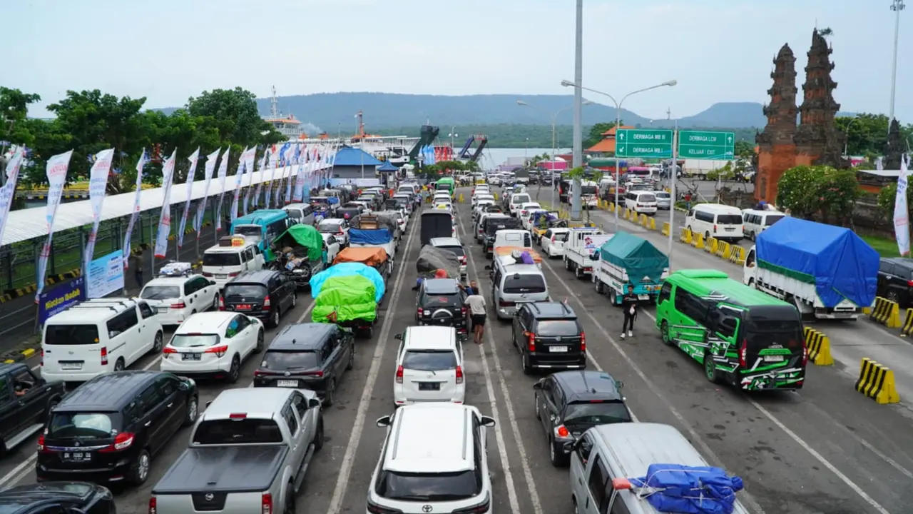 Antrean jalur menuju Pelabuhan Gilimanuk. (Istimewa)