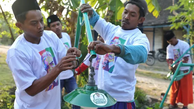 Kiai Muda Ganjar Berikan Bantuan Penerangan Jalan untuk Warga ...
