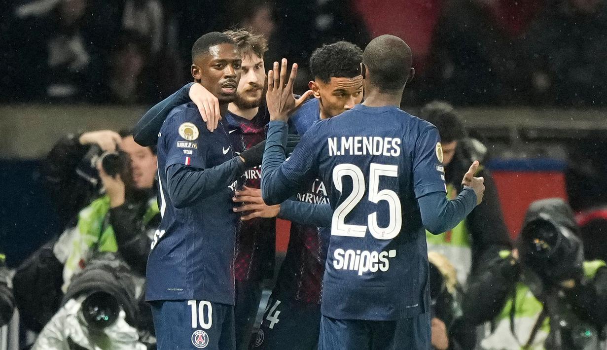 Sementara itu, Dua gol Ousmane Dembele dan Bradley Barcola membuat PSG untuk sementara mengukuhkan Les Parisiens di puncak klasemen dengan mengoleksi 42 poin. (AP Photo/Michel Euler)