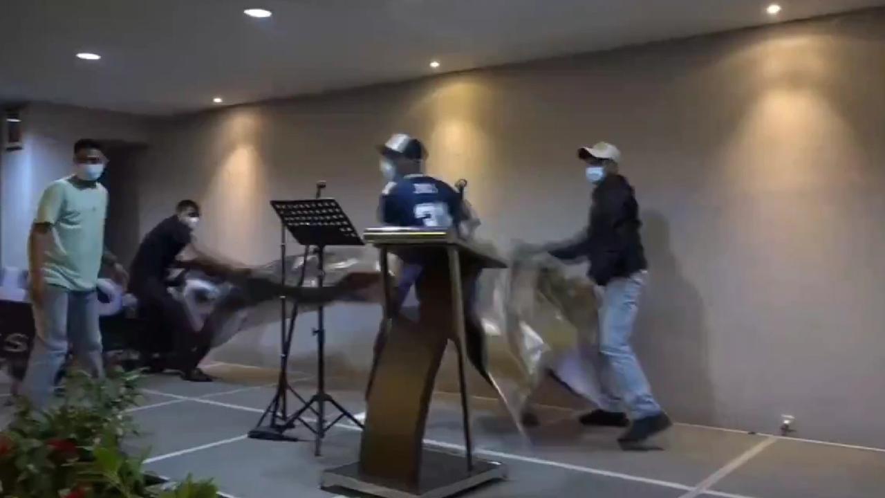 VIDEO: Refly Marah Diskusi Dibubarkan "Kalau Takut Rakyat Berpikir, Pemimpinya Pasti Primitif!"