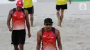 Pevoli pantai Indonesia, Ade Chandra dan Muhammad Ashfiya, merayakan kemenangan atas Thailand pada laga final voli pantai beregu putra SEA Games di Subic Court Tennis, Filipina, Jumat (6/12/2019). Indonesia berhasil meraih emas. (Bola.com/M Iqbal Ichsan)