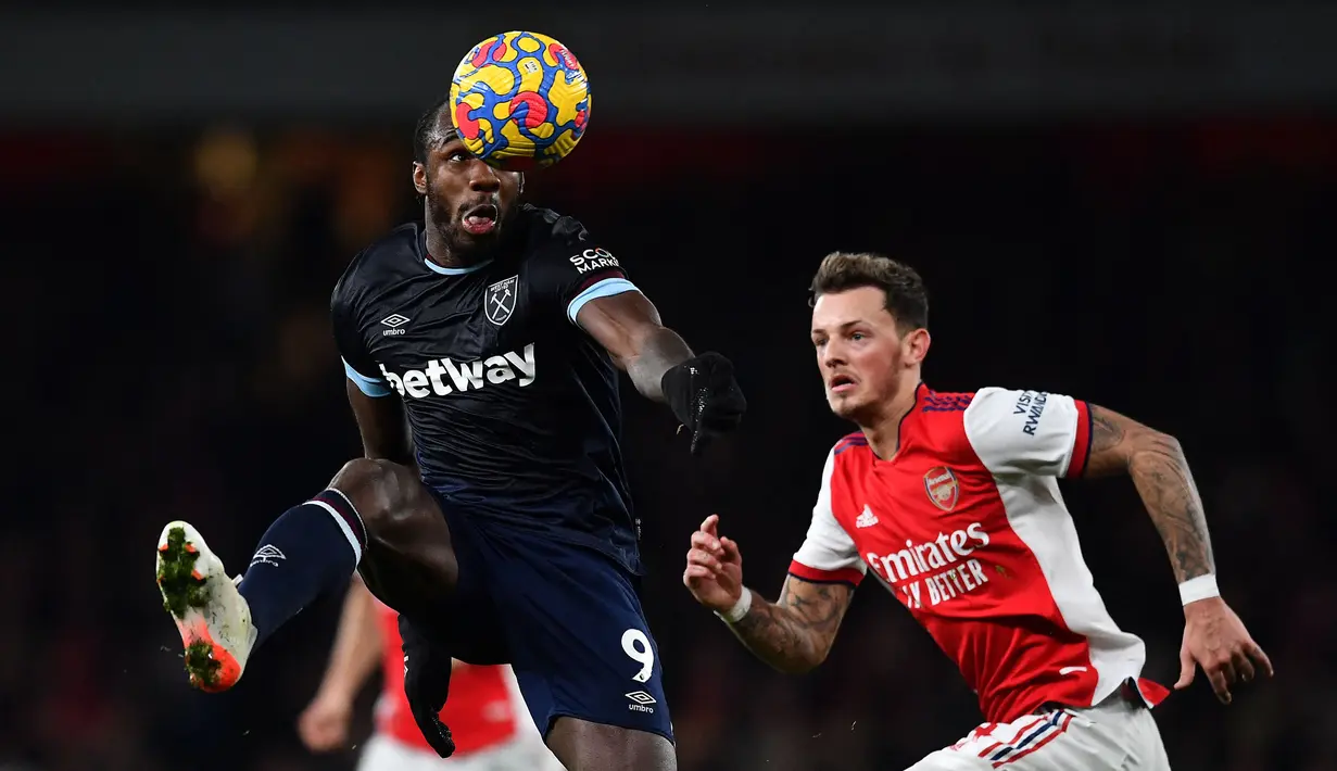 Sementara itu, West Ham juga beberapa kali menciptakan peluang emas. Namun, Michael Antonio dkk masih menemui kebuntuan. Skor kacamata bertahan hingga berakhirnya babak pertama. (AFP/Ben Stansall)