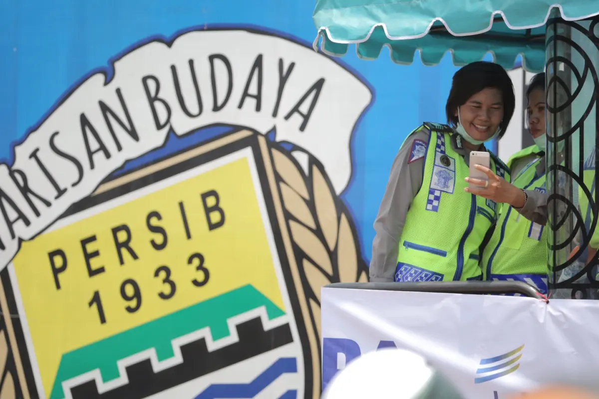 Polwan kawal Persib Bandung