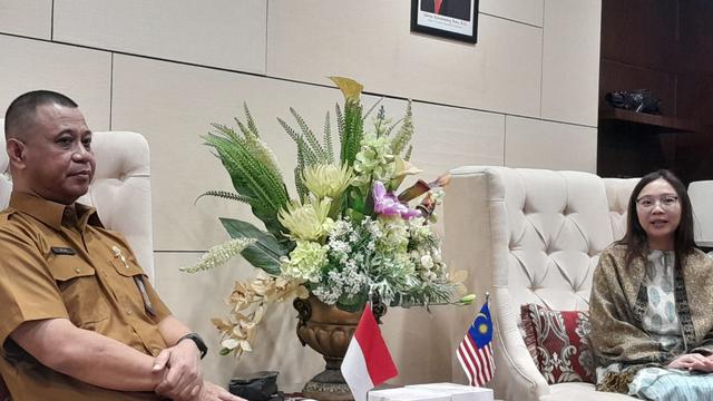 Selangor State Executive Councillor for Public Health and Environment, Jamaliah Binti Jamaluddin dan tim bertemu dengan pemerintah Kalimantan Timur untuk mengetahui mendalam pelaksanaan program vaksinasi DBD di Samarinda dan Balikpapan.