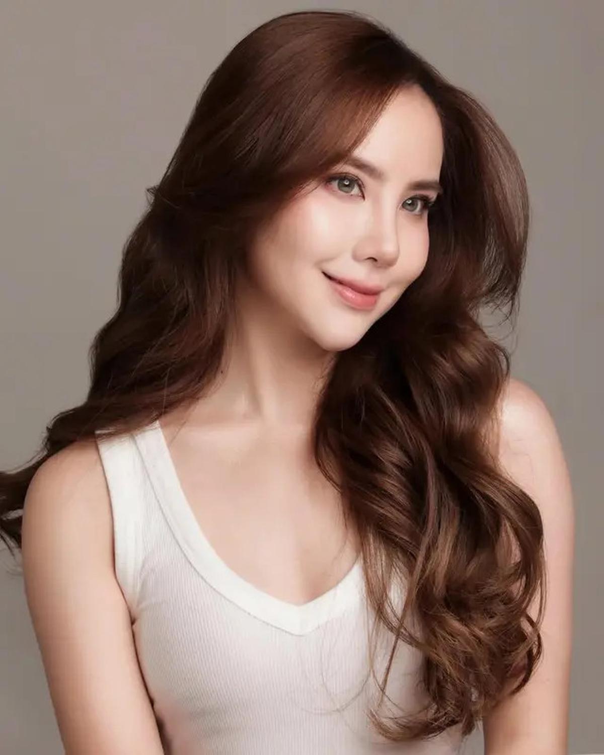 10 Model Rambut Agatha Chelsea, Lurus Panjang hingga Bergelombang