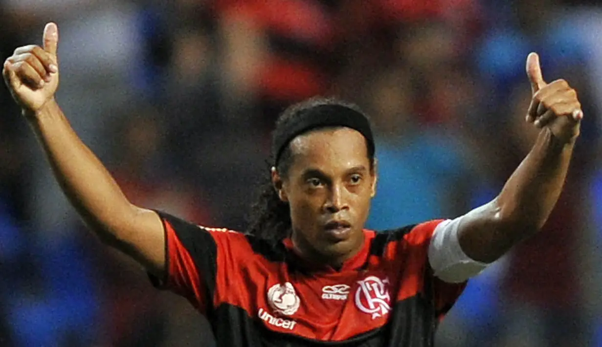 Dirinya memutuskan kembali ke Brasil bersama klub Flamengo pada Jnauari 2011. (AFP/Christophe Simon)