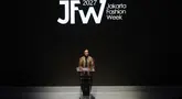 Menteri Pariwisata Widiyanti Putri Wardhana menyampaikan sambutan saat membuka Jakarta Fashion Week (JFW) 2027 di Pondok Indah Mall 3, Jakarta, Senin (26/10/2026). Mengusung tema City of New Lights, JFW 2027 menampilkan karya dari 111 desainer dan berlangsung hingga 1 November 2026. (KLY/Budy Santoso)