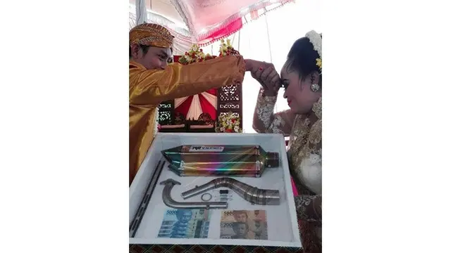 7 Mahar Nikah Ini Unik Banget, Ada yang Seperangkat Alat Game