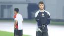<p>Kiper Timnas Indonesia, Maarten Paes saat sesi official training di Stadion Madya, Senayan, Jakarta, Senin (9/9/2024) jelang menghadapi Australia dalam laga kualifikasi Piala Dunia 2026 yang akan digelar Selasa (10/9/2024). (Bola.com/M Iqbal Ichsan)</p>