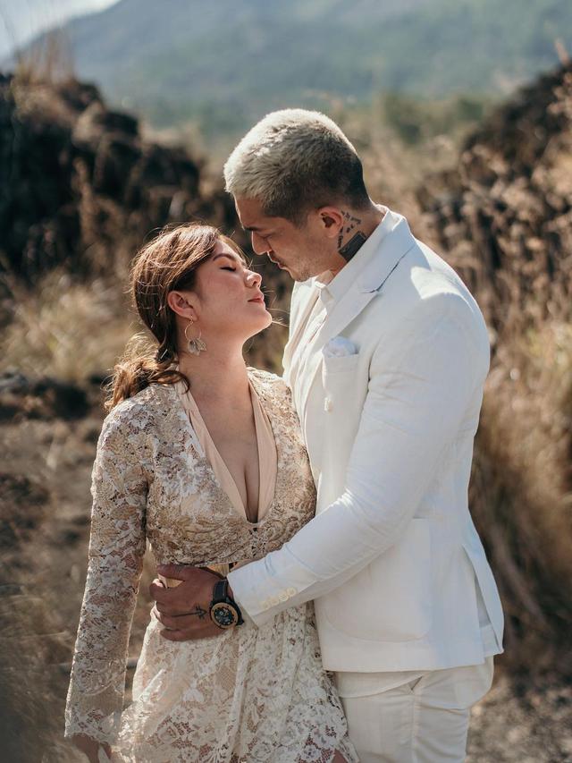 Miller Khan dan Farina Rebecca (Foto: Instagram/claus_schmidtt)