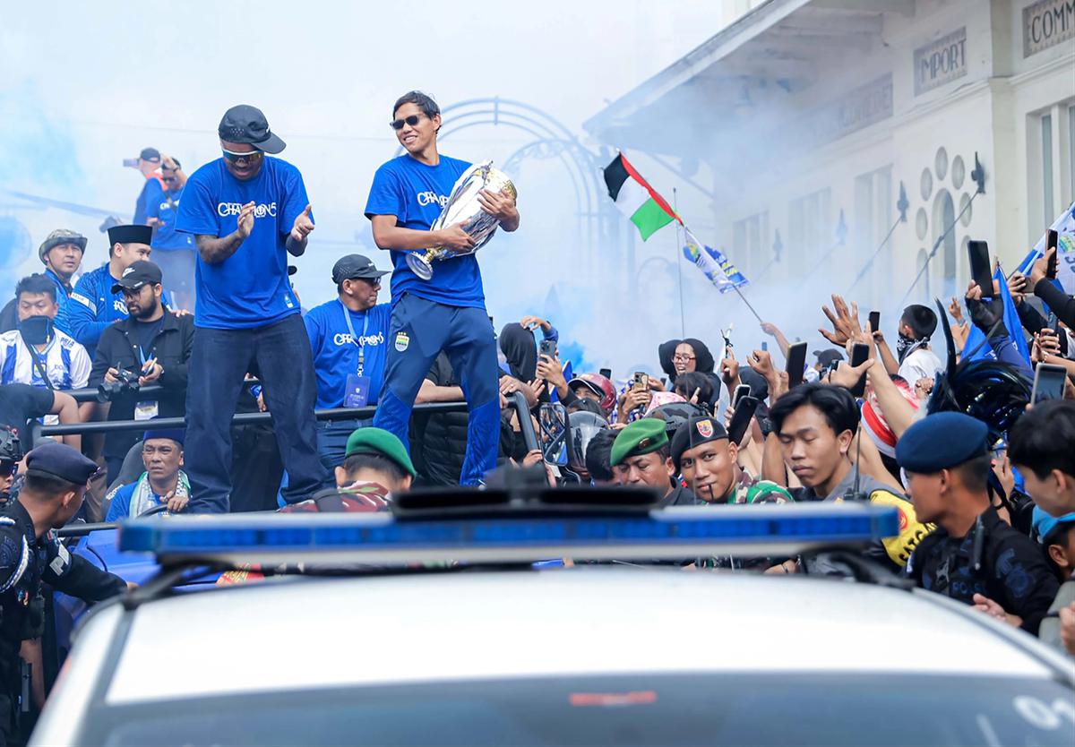 Foto: Lautan Bobotoh Rayakan Persib Juara BRI Super League 2026