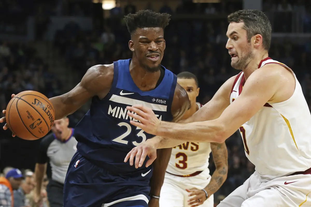 Jimmy Butler (no 23) jadi bintang kemenangan Timberwolves atas Cavaliers di ajang NBA
