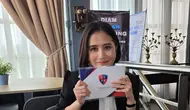 Prilly Latuconsina Resmi Raih Gelar S2 Summa Cum Laude, Omara Bangga Banget