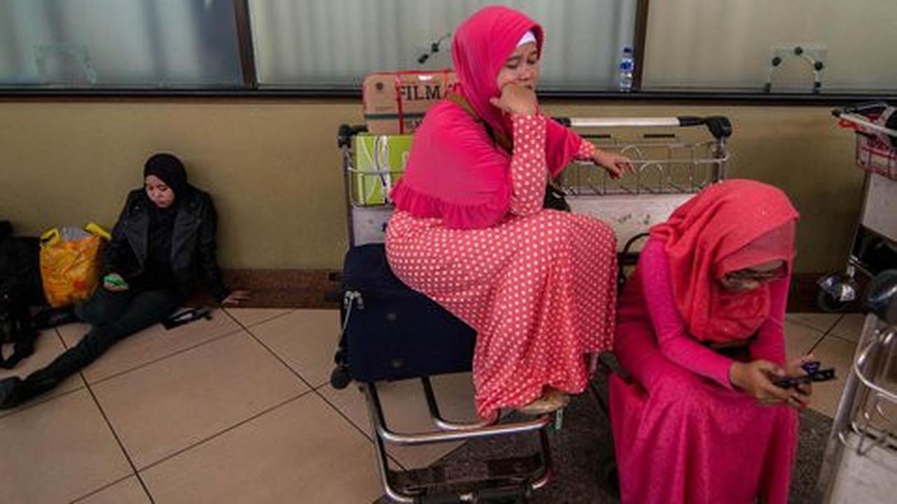 Batal terbang, ribuan orang terpaksa Lebaran di Bandara Juanda