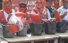 Cuci Bendera di Ember Jadi Tradisi Warga Cipondoh Sambut HUT RI, Ini Maknanya