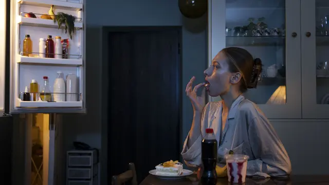 Makan Malam (18.00 - 19.00)