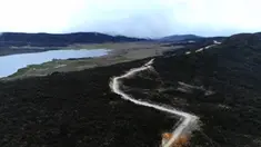 Presiden Joko Widodo atau Jokowi mengendarai sendiri motor trail saat meninjau lokasi pembangunan Jalan Trans Papua.