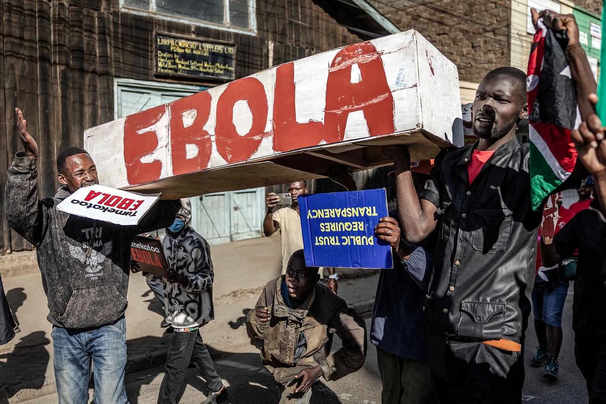 FOTO: Aksi Tolak Pusat Karantina Ebola Berujung Bentrok di Kenya