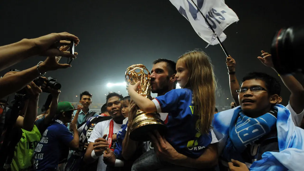 Persib Bandung Tuntaskan Penantian Gelar Juara ISL
